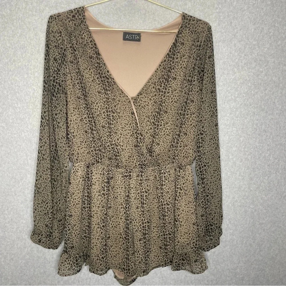 ASTR Leopard Print Crossover Ruffled Long Sleeve Romper - Picture 3 of 9